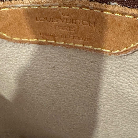 Authentic Monogram Louis vuttion bucket bag - Picture 3 of 10
